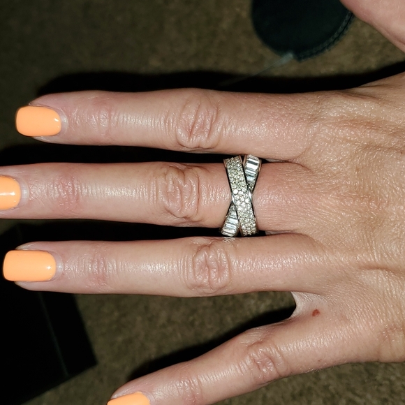 MKors double ring comes with pouch and bg size 8 - Picture 9 of 11